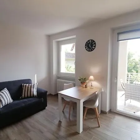 Casa Mergozzolo * オメーニャ