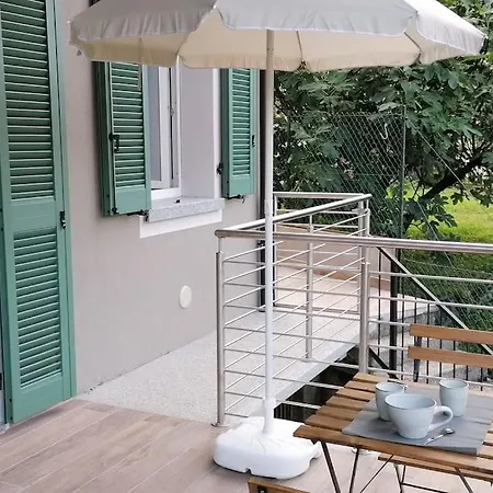 Casa Mergozzolo アパート オメーニャ
